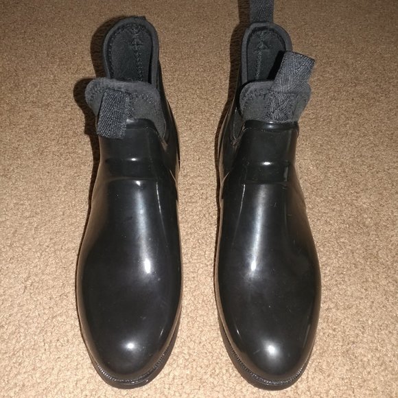 Nine West: DEVIN Black Shiny Rain Booties - Women's Size 9M - Picture 6 of 12